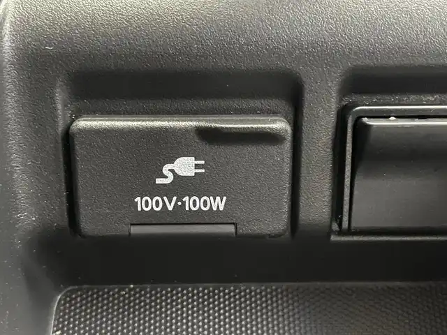 日産 エルグランド VIP 埼玉県 2018(平30)年 2.2万km ブリリアントホワイトパール サンルーフ/ＢＯＳＥサウンドシステム/オートステップ/純正８インチナビ/純正フリップダウンモニター/アラウンドビューモニター/ビルトインＥＴＣ/黒レザーシート/シートヒーター/メモリーシート/クルーズコントロール/両側電動スライドドア
