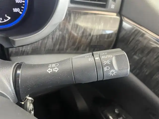 日産 エルグランド VIP 埼玉県 2018(平30)年 2.2万km ブリリアントホワイトパール サンルーフ/ＢＯＳＥサウンドシステム/オートステップ/純正８インチナビ/純正フリップダウンモニター/アラウンドビューモニター/ビルトインＥＴＣ/黒レザーシート/シートヒーター/メモリーシート/クルーズコントロール/両側電動スライドドア