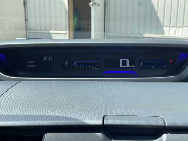 ホンダ フリード クロスター ホンダセンシング 道北・旭川 2020(令2)年 1.7万km スーパープラチナグレーメタリック /４ＷＤ//禁煙車//純正ナビ//ＣＤ/ＤＶＤ/フルセグ/ＢＴ//両側パワースライドドア//前席シートヒーター//ホンダセンシング/アダプティブ・クルーズ・コントロール/衝突軽減ブレーキ/誤発進抑制機能/歩行者事故低減ステアリング/路外逸脱抑制機能/車線維持支援システム/先行車発信お知らせ機能/標識認識機能//バックカメラ//ＬＥＤヘッドライト//オートライト//アダクティブコーナーリングランプ//ハーフレザーシート//ステアリングリモコン//フロントワイパーデアイサー//ドアミラーヒーター//保証書、取説//スペアキー×１