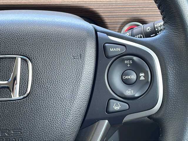 ホンダ フリード クロスター ホンダセンシング 道北・旭川 2020(令2)年 1.7万km スーパープラチナグレーメタリック /４ＷＤ//禁煙車//純正ナビ//ＣＤ/ＤＶＤ/フルセグ/ＢＴ//両側パワースライドドア//前席シートヒーター//ホンダセンシング/アダプティブ・クルーズ・コントロール/衝突軽減ブレーキ/誤発進抑制機能/歩行者事故低減ステアリング/路外逸脱抑制機能/車線維持支援システム/先行車発信お知らせ機能/標識認識機能//バックカメラ//ＬＥＤヘッドライト//オートライト//アダクティブコーナーリングランプ//ハーフレザーシート//ステアリングリモコン//フロントワイパーデアイサー//ドアミラーヒーター//保証書、取説//スペアキー×１