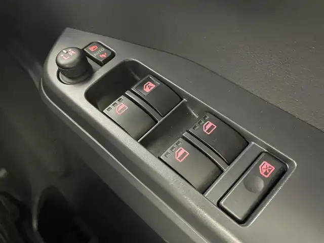 ダイハツ ウェイク G ターボ SA Ⅱ 岡山県 2017(平29)年 5.5万km パールホワイトⅢ 純正8インチSDナビ NSZP-X67D/地デジ/BT/CD/DVD/HDMI/バックカメラ /両側パワースライドドア /スマートアシスト2/LEDヘッドライト/フォグランプ/ETC/ステアリングスイッチ/純正14インチアルミホイール/オートライト /サイドエアバック/純正フロアマット/リアサンシェード/ISOFIX/新車保証書