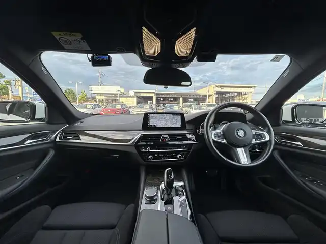 ＢＭＷ ５２３ｉ Mスポーツ 滋賀県 2018(平30)年 3.3万km アルピンホワイトⅢ 純正ナビ/フルセグTV/コンフォートアクセス/ACC/LKA/BSM/360°カメラ/パドルシフト/ドラレコ前後/ワイヤレス充電/ディスプレイキー/パワーバックドア