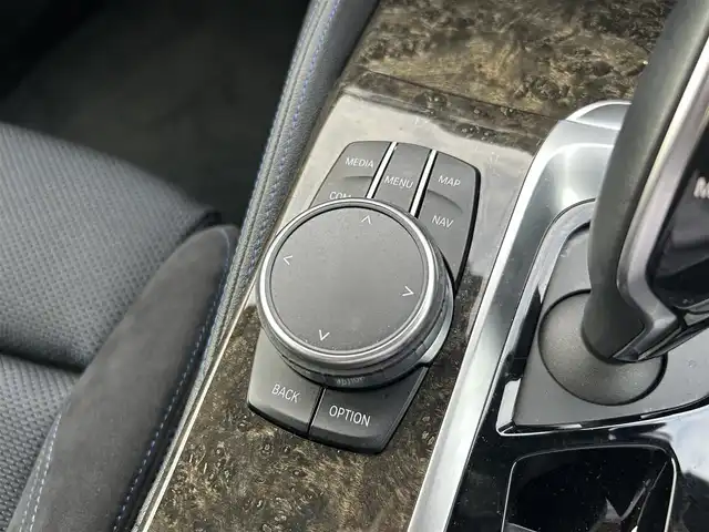 ＢＭＷ ５２３ｉ Mスポーツ 滋賀県 2018(平30)年 3.3万km アルピンホワイトⅢ 純正ナビ/フルセグTV/コンフォートアクセス/ACC/LKA/BSM/360°カメラ/パドルシフト/ドラレコ前後/ワイヤレス充電/ディスプレイキー/パワーバックドア