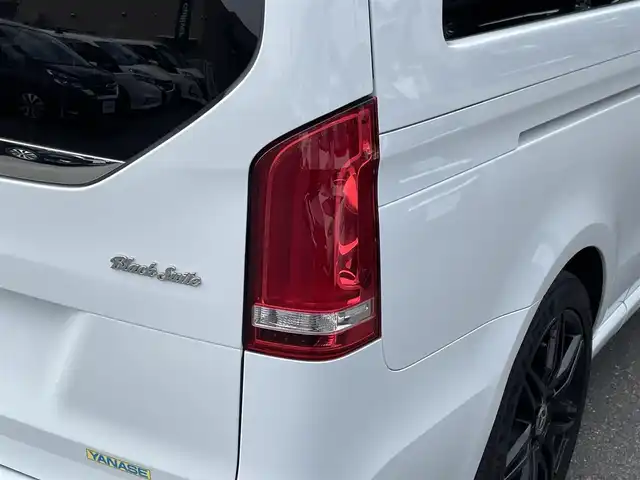 メルセデス・ベンツ Ｍ・ベンツ Ｖ２２０ d AVG EXTロング ブラックスイート 福岡県 2023(令5)年 3.6万km パール 純正HDDナビ（フルセグTV/BT）全方位カメラ両側パワスラ後席モニタークルコンブルメスターコーナーセンサーBSMシートヒーターエアシートパワーシートデジタルインナーミラーETCドラレコ電動リアゲートマッサージ純正19インチアルミホイール純正LEDヘッドライト純正フロアマット