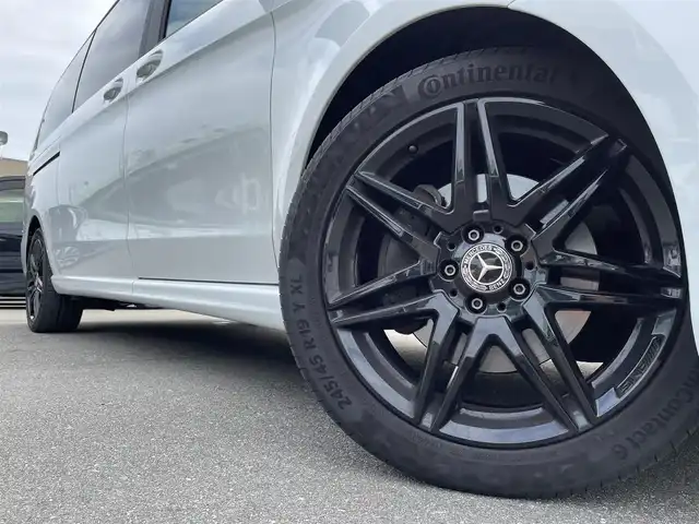 メルセデス・ベンツ Ｍ・ベンツ Ｖ２２０ d AVG EXTロング ブラックスイート 福岡県 2023(令5)年 3.6万km パール 純正HDDナビ（フルセグTV/BT）全方位カメラ両側パワスラ後席モニタークルコンブルメスターコーナーセンサーBSMシートヒーターエアシートパワーシートデジタルインナーミラーETCドラレコ電動リアゲートマッサージ純正19インチアルミホイール純正LEDヘッドライト純正フロアマット