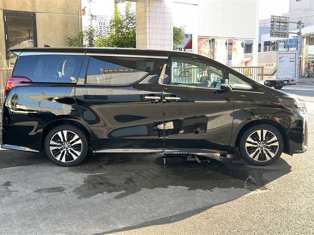 トヨタ アルファード S Cパッケージ 京都府 2023(令5)年 5.6万km ブラック ディスプレイオーディオナビ10.3インチ/トヨタセーフティセンス/レーンキープアシスト/レーダークルーズコントロール/プリクラッシュセーフティ（PCS）/ロードサインアシスト（RSA）/オートマチックハイビーム/クリアランスソナー/ＢＳＭ/パーキングサポートブレーキ（PKSB）/リヤクロストラフィックアラート（RCTA）/ブレーキホールド/アイドリングストップ/３眼ＬＥＤライト/フォグランプ/フリップダウンモニター/デジタルインナーミラー/ウィンカーミラー/バックカメラ/ドライブレコーダー（DRT-H68A）/メモリーパワーシート/2列目エグゼクティブパワーシート/シートヒーター＆ベンチレーター/ステアリングヒーター/両側パワースライドドア/オットマン/サンシェード/Ｍｉｒａｃａｓｔ　/Bluetooth接続/フルセグTV/ナノイー　/ETC2.0ビルトイン/スマートキー/プッシュスタート/ワンオーナー
