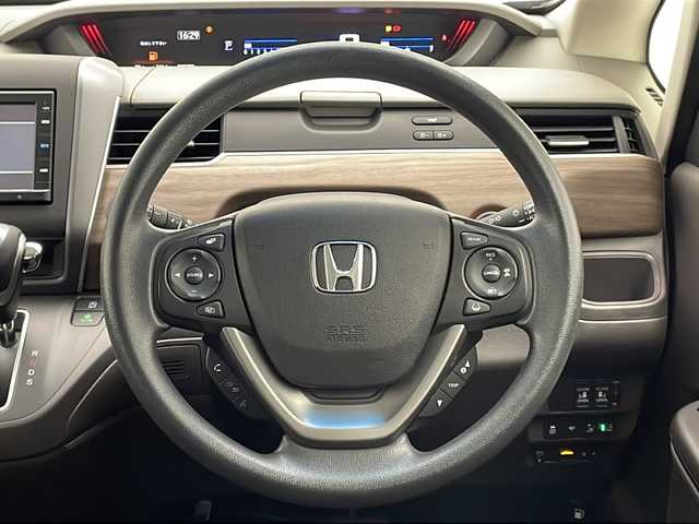 ホンダ フリード G ホンダセンシング 宮崎県 2022(令4)年 2.4万km ミッドナイトブルービームM 禁煙車/ホンダセンシング/純正ナビ/（Gathers/VXM-225Ci/CD/Bluetooth/FMAM)/純正バックカメラ/純正ビルトインETC/純正LEDオートライト/純正フロアマット/両側電動スライドドア/アダプティブクルーズコントロール/レーンディパーチャーアラート/クリアランスソナー/前席シートヒーター/オートエアコン（プラズマクラスター）/ウインカードアミラー/スマートキー/プッシュエンジンスタート/スペアキー/新車時保証書/取扱い説明書