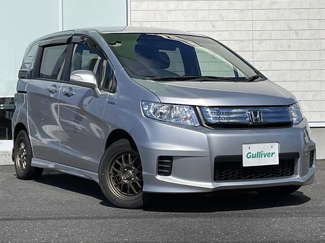 ホンダ フリード スパイク ハイブリット ジャストセレクション 岩手県 2013(平25)年 7.6万km スーパープラチナメタリック ナビ装着用スペシャルパッケージ/ジャストセレクション装備/バックカメラ/ETC/ディスチャージヘッドライト（オートライトコントロール付）/ドアミラーウィンカー/パワースライドドア(リア左側)/スライドドア・イージークローザー(リア両側)/Ｈｏｎｄａスマートキーシステム/フルオートエアコン/イモビライザー（国土交通省認可品）/クルーズコントロール/セキュリティアラーム/ＶＳＡ(ＡＢＳ＋ＴＣＳ＋横すべり抑制)/ヒルスタートアシスト/ワンセグTV/スタッドレスタイヤ積込