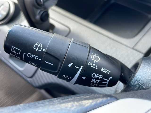 ホンダ フリード スパイク ハイブリット ジャストセレクション 岩手県 2013(平25)年 7.6万km スーパープラチナメタリック ナビ装着用スペシャルパッケージ/ジャストセレクション装備/バックカメラ/ETC/ディスチャージヘッドライト（オートライトコントロール付）/ドアミラーウィンカー/パワースライドドア(リア左側)/スライドドア・イージークローザー(リア両側)/Ｈｏｎｄａスマートキーシステム/フルオートエアコン/イモビライザー（国土交通省認可品）/クルーズコントロール/セキュリティアラーム/ＶＳＡ(ＡＢＳ＋ＴＣＳ＋横すべり抑制)/ヒルスタートアシスト/ワンセグTV/スタッドレスタイヤ積込
