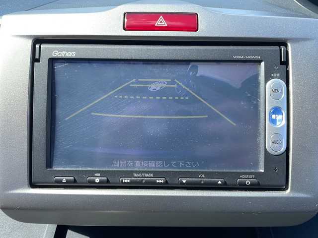 ホンダ フリード スパイク ハイブリット ジャストセレクション 岩手県 2013(平25)年 7.6万km スーパープラチナメタリック ナビ装着用スペシャルパッケージ/ジャストセレクション装備/バックカメラ/ETC/ディスチャージヘッドライト（オートライトコントロール付）/ドアミラーウィンカー/パワースライドドア(リア左側)/スライドドア・イージークローザー(リア両側)/Ｈｏｎｄａスマートキーシステム/フルオートエアコン/イモビライザー（国土交通省認可品）/クルーズコントロール/セキュリティアラーム/ＶＳＡ(ＡＢＳ＋ＴＣＳ＋横すべり抑制)/ヒルスタートアシスト/ワンセグTV/スタッドレスタイヤ積込