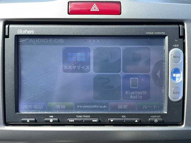ホンダ フリード スパイク ハイブリット ジャストセレクション 岩手県 2013(平25)年 7.6万km スーパープラチナメタリック ナビ装着用スペシャルパッケージ/ジャストセレクション装備/バックカメラ/ETC/ディスチャージヘッドライト（オートライトコントロール付）/ドアミラーウィンカー/パワースライドドア(リア左側)/スライドドア・イージークローザー(リア両側)/Ｈｏｎｄａスマートキーシステム/フルオートエアコン/イモビライザー（国土交通省認可品）/クルーズコントロール/セキュリティアラーム/ＶＳＡ(ＡＢＳ＋ＴＣＳ＋横すべり抑制)/ヒルスタートアシスト/ワンセグTV/スタッドレスタイヤ積込