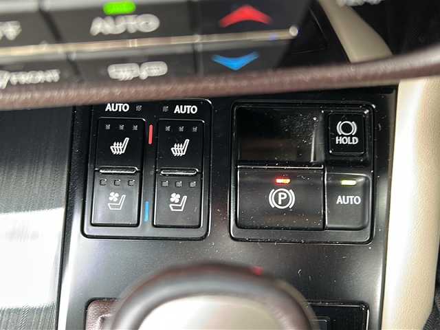 レクサス ＲＸ 200t 東京都 2018(平30)年 5.1万km ホワイトノーヴァガラスフレーク ワンオーナー/純正ナビゲーション/CD/DVD/Blue-ray/USB/AUX/Bluetooth/全方位カメラ/レザーシート/前席パワーシート/前席シートヒーター・エアーシート/革巻きステアリング/ステアリングヒーター/アダプティブクルーズコントロール/レーンキープアシスト/プリクラッシュセーフティ/純正20インチアルミホイール/ビルトインETC2.0/純正フロアマット/ドアバイザー/スマートキー×2/カードキー×1/取扱説明書/保証書