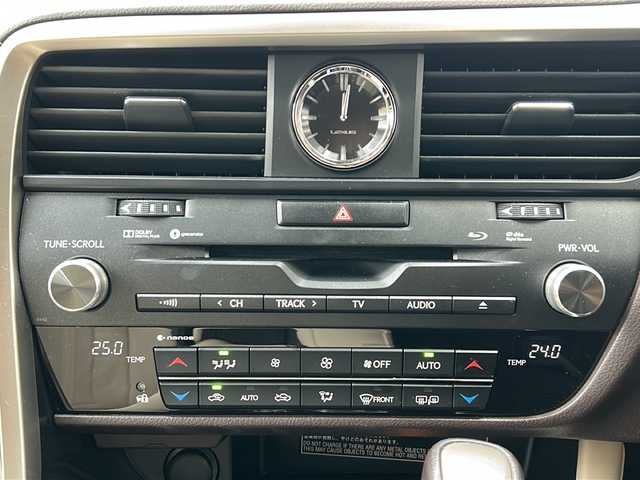 レクサス ＲＸ 200t 東京都 2018(平30)年 5.1万km ホワイトノーヴァガラスフレーク ワンオーナー/純正ナビゲーション/CD/DVD/Blue-ray/USB/AUX/Bluetooth/全方位カメラ/レザーシート/前席パワーシート/前席シートヒーター・エアーシート/革巻きステアリング/ステアリングヒーター/アダプティブクルーズコントロール/レーンキープアシスト/プリクラッシュセーフティ/純正20インチアルミホイール/ビルトインETC2.0/純正フロアマット/ドアバイザー/スマートキー×2/カードキー×1/取扱説明書/保証書