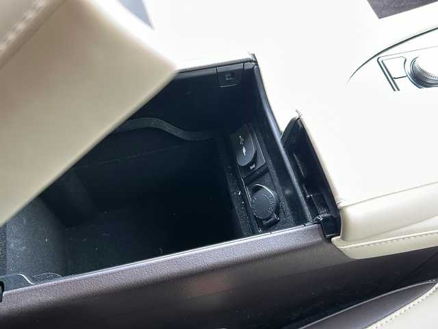 レクサス ＲＸ 200t 東京都 2018(平30)年 5.1万km ホワイトノーヴァガラスフレーク ワンオーナー/純正ナビゲーション/CD/DVD/Blue-ray/USB/AUX/Bluetooth/全方位カメラ/レザーシート/前席パワーシート/前席シートヒーター・エアーシート/革巻きステアリング/ステアリングヒーター/アダプティブクルーズコントロール/レーンキープアシスト/プリクラッシュセーフティ/純正20インチアルミホイール/ビルトインETC2.0/純正フロアマット/ドアバイザー/スマートキー×2/カードキー×1/取扱説明書/保証書