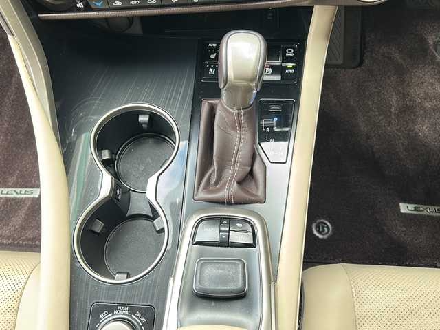 レクサス ＲＸ 200t 東京都 2018(平30)年 5.1万km ホワイトノーヴァガラスフレーク ワンオーナー/純正ナビゲーション/CD/DVD/Blue-ray/USB/AUX/Bluetooth/全方位カメラ/レザーシート/前席パワーシート/前席シートヒーター・エアーシート/革巻きステアリング/ステアリングヒーター/アダプティブクルーズコントロール/レーンキープアシスト/プリクラッシュセーフティ/純正20インチアルミホイール/ビルトインETC2.0/純正フロアマット/ドアバイザー/スマートキー×2/カードキー×1/取扱説明書/保証書