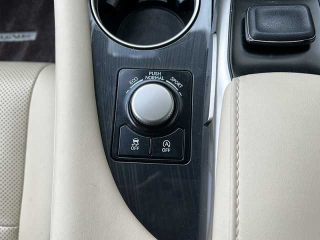 レクサス ＲＸ 200t 東京都 2018(平30)年 5.1万km ホワイトノーヴァガラスフレーク ワンオーナー/純正ナビゲーション/CD/DVD/Blue-ray/USB/AUX/Bluetooth/全方位カメラ/レザーシート/前席パワーシート/前席シートヒーター・エアーシート/革巻きステアリング/ステアリングヒーター/アダプティブクルーズコントロール/レーンキープアシスト/プリクラッシュセーフティ/純正20インチアルミホイール/ビルトインETC2.0/純正フロアマット/ドアバイザー/スマートキー×2/カードキー×1/取扱説明書/保証書