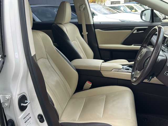 レクサス ＲＸ 200t 東京都 2018(平30)年 5.1万km ホワイトノーヴァガラスフレーク ワンオーナー/純正ナビゲーション/CD/DVD/Blue-ray/USB/AUX/Bluetooth/全方位カメラ/レザーシート/前席パワーシート/前席シートヒーター・エアーシート/革巻きステアリング/ステアリングヒーター/アダプティブクルーズコントロール/レーンキープアシスト/プリクラッシュセーフティ/純正20インチアルミホイール/ビルトインETC2.0/純正フロアマット/ドアバイザー/スマートキー×2/カードキー×1/取扱説明書/保証書