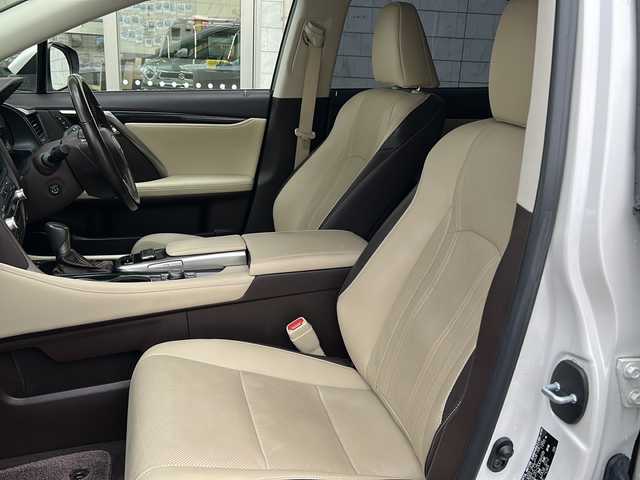 レクサス ＲＸ 200t 東京都 2018(平30)年 5.1万km ホワイトノーヴァガラスフレーク ワンオーナー/純正ナビゲーション/CD/DVD/Blue-ray/USB/AUX/Bluetooth/全方位カメラ/レザーシート/前席パワーシート/前席シートヒーター・エアーシート/革巻きステアリング/ステアリングヒーター/アダプティブクルーズコントロール/レーンキープアシスト/プリクラッシュセーフティ/純正20インチアルミホイール/ビルトインETC2.0/純正フロアマット/ドアバイザー/スマートキー×2/カードキー×1/取扱説明書/保証書