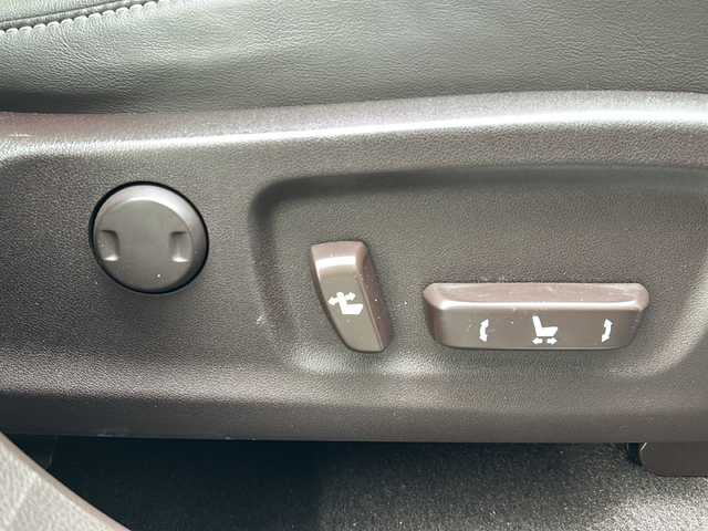 レクサス ＲＸ 200t 東京都 2018(平30)年 5.1万km ホワイトノーヴァガラスフレーク ワンオーナー/純正ナビゲーション/CD/DVD/Blue-ray/USB/AUX/Bluetooth/全方位カメラ/レザーシート/前席パワーシート/前席シートヒーター・エアーシート/革巻きステアリング/ステアリングヒーター/アダプティブクルーズコントロール/レーンキープアシスト/プリクラッシュセーフティ/純正20インチアルミホイール/ビルトインETC2.0/純正フロアマット/ドアバイザー/スマートキー×2/カードキー×1/取扱説明書/保証書