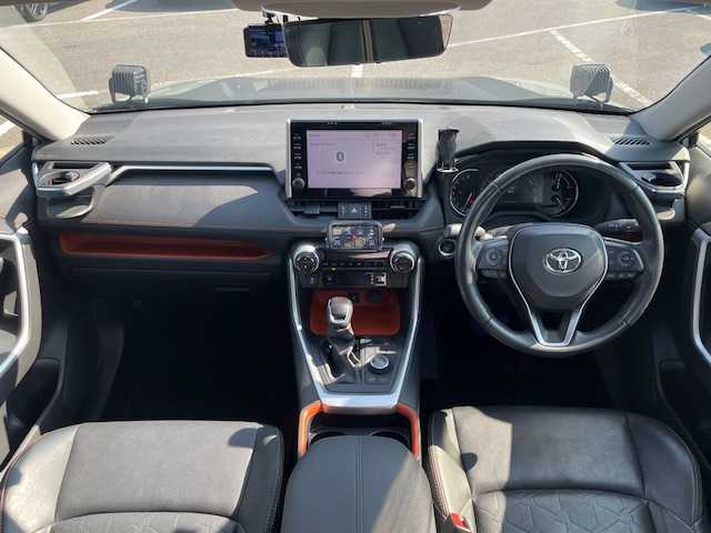 トヨタ ＲＡＶ４ アドベンチャー 長崎県 2020(令2)年 4.8万km アッシュグレーメタリック/アーバンカーキ 純正ディスプレイオーディオ/BT/USB/Mira cast/全方位カメラ/サンルーフ/合皮レザーシート/D席パワーシート/D/N席シートヒーター・エアーシート/トヨタセーフティセンス/レーダークルーズコントロール/ステアリングヒーター/パワーバックドア/ドライブレコーダー前後/LEDヘッドライト/オートマチックハイビーム/ビルトインETC/ボンネットラッピング/ルーフキャリアー/リアラダー/フロントロアーガーニッシュ/IPFキューブライト/ルーフマーカー（ライト）/グリルマーカー/牽引フック/サイドステップ（ナーフステップ）/TRDエアロ前後/TRDマッドフラップ/TRDドアハンドルプロテクター