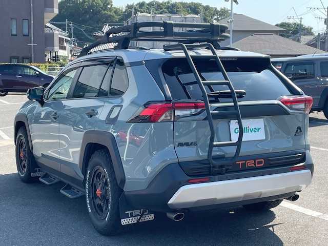 トヨタ ＲＡＶ４ アドベンチャー 長崎県 2020(令2)年 4.8万km アッシュグレーメタリック/アーバンカーキ 純正ディスプレイオーディオ/BT/USB/Mira cast/全方位カメラ/サンルーフ/合皮レザーシート/D席パワーシート/D/N席シートヒーター・エアーシート/トヨタセーフティセンス/レーダークルーズコントロール/ステアリングヒーター/パワーバックドア/ドライブレコーダー前後/LEDヘッドライト/オートマチックハイビーム/ビルトインETC/ボンネットラッピング/ルーフキャリアー/リアラダー/フロントロアーガーニッシュ/IPFキューブライト/ルーフマーカー（ライト）/グリルマーカー/牽引フック/サイドステップ（ナーフステップ）/TRDエアロ前後/TRDマッドフラップ/TRDドアハンドルプロテクター