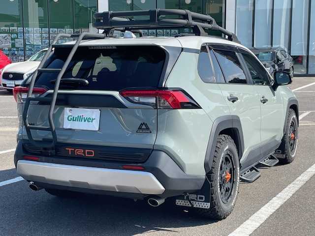 トヨタ ＲＡＶ４ アドベンチャー 長崎県 2020(令2)年 4.8万km アッシュグレーメタリック/アーバンカーキ 純正ディスプレイオーディオ/BT/USB/Mira cast/全方位カメラ/サンルーフ/合皮レザーシート/D席パワーシート/D/N席シートヒーター・エアーシート/トヨタセーフティセンス/レーダークルーズコントロール/ステアリングヒーター/パワーバックドア/ドライブレコーダー前後/LEDヘッドライト/オートマチックハイビーム/ビルトインETC/ボンネットラッピング/ルーフキャリアー/リアラダー/フロントロアーガーニッシュ/IPFキューブライト/ルーフマーカー（ライト）/グリルマーカー/牽引フック/サイドステップ（ナーフステップ）/TRDエアロ前後/TRDマッドフラップ/TRDドアハンドルプロテクター