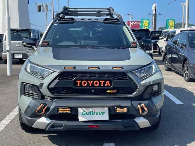 トヨタ ＲＡＶ４ アドベンチャー 長崎県 2020(令2)年 4.8万km アッシュグレーメタリック/アーバンカーキ 純正ディスプレイオーディオ/BT/USB/Mira cast/全方位カメラ/サンルーフ/合皮レザーシート/D席パワーシート/D/N席シートヒーター・エアーシート/トヨタセーフティセンス/レーダークルーズコントロール/ステアリングヒーター/パワーバックドア/ドライブレコーダー前後/LEDヘッドライト/オートマチックハイビーム/ビルトインETC/ボンネットラッピング/ルーフキャリアー/リアラダー/フロントロアーガーニッシュ/IPFキューブライト/ルーフマーカー（ライト）/グリルマーカー/牽引フック/サイドステップ（ナーフステップ）/TRDエアロ前後/TRDマッドフラップ/TRDドアハンドルプロテクター