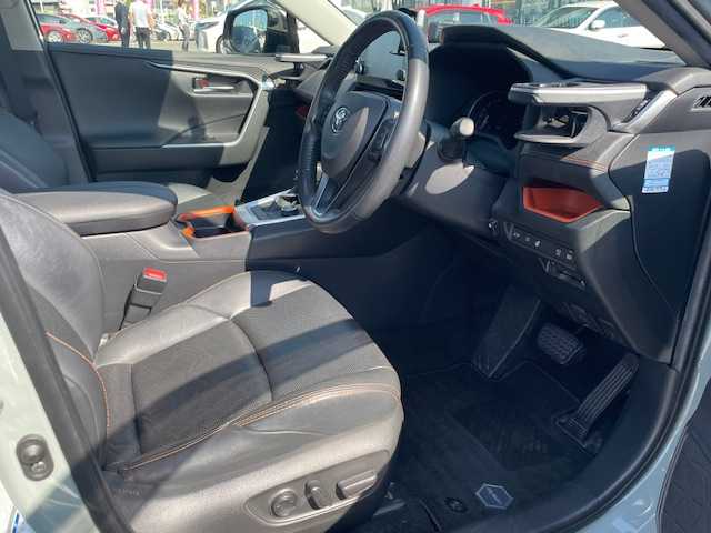 トヨタ ＲＡＶ４ アドベンチャー 長崎県 2020(令2)年 4.8万km アッシュグレーメタリック/アーバンカーキ 純正ディスプレイオーディオ/BT/USB/Mira cast/全方位カメラ/サンルーフ/合皮レザーシート/D席パワーシート/D/N席シートヒーター・エアーシート/トヨタセーフティセンス/レーダークルーズコントロール/ステアリングヒーター/パワーバックドア/ドライブレコーダー前後/LEDヘッドライト/オートマチックハイビーム/ビルトインETC/ボンネットラッピング/ルーフキャリアー/リアラダー/フロントロアーガーニッシュ/IPFキューブライト/ルーフマーカー（ライト）/グリルマーカー/牽引フック/サイドステップ（ナーフステップ）/TRDエアロ前後/TRDマッドフラップ/TRDドアハンドルプロテクター