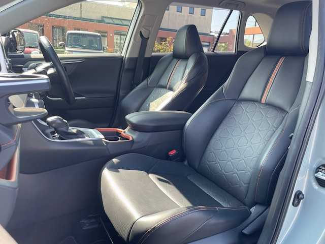 トヨタ ＲＡＶ４ アドベンチャー 長崎県 2020(令2)年 4.8万km アッシュグレーメタリック/アーバンカーキ 純正ディスプレイオーディオ/BT/USB/Mira cast/全方位カメラ/サンルーフ/合皮レザーシート/D席パワーシート/D/N席シートヒーター・エアーシート/トヨタセーフティセンス/レーダークルーズコントロール/ステアリングヒーター/パワーバックドア/ドライブレコーダー前後/LEDヘッドライト/オートマチックハイビーム/ビルトインETC/ボンネットラッピング/ルーフキャリアー/リアラダー/フロントロアーガーニッシュ/IPFキューブライト/ルーフマーカー（ライト）/グリルマーカー/牽引フック/サイドステップ（ナーフステップ）/TRDエアロ前後/TRDマッドフラップ/TRDドアハンドルプロテクター