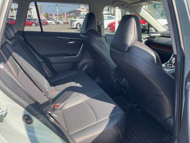 トヨタ ＲＡＶ４ アドベンチャー 長崎県 2020(令2)年 4.8万km アッシュグレーメタリック/アーバンカーキ 純正ディスプレイオーディオ/BT/USB/Mira cast/全方位カメラ/サンルーフ/合皮レザーシート/D席パワーシート/D/N席シートヒーター・エアーシート/トヨタセーフティセンス/レーダークルーズコントロール/ステアリングヒーター/パワーバックドア/ドライブレコーダー前後/LEDヘッドライト/オートマチックハイビーム/ビルトインETC/ボンネットラッピング/ルーフキャリアー/リアラダー/フロントロアーガーニッシュ/IPFキューブライト/ルーフマーカー（ライト）/グリルマーカー/牽引フック/サイドステップ（ナーフステップ）/TRDエアロ前後/TRDマッドフラップ/TRDドアハンドルプロテクター