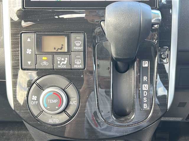 ダイハツ タント カスタム X トップED SAⅡ 石川県 2015(平27)年 5.1万km パールホワイトⅢ スマートアシストII/・衝突回避支援ブレーキ機能/・衝突警報機能（対車両・対歩行者）/・誤発進抑制制御機能/・先行車発進お知らせ機能/・車線逸脱警報機能/純正SDナビゲーション/【CD・DVD・Bluetooth・フルセグTV・SD・HDMI】/型番：NSZN-W65DB/バックカメラ/360度カメラ搭載ドライブレコーダー/【COMTEC：HDR360G】/・音声録音機能付き/・常時録画＋イベント録画対応/・GPS内蔵/・液晶ディスプレイ付き/片側パワースライドドア/ETC/USB入力端子/LEDヘッドライト/・オートライト/・フォグランプ/プッシュスタート/・スマートキー×２/純正フロアマット/取扱説明書