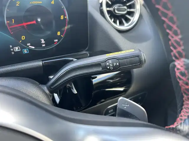 メルセデス・ベンツ ＧＬＡ２００ｄ 4マチック AMGライン 滋賀県 2021(令3)年 2.9万km コスモスブラック ワンオーナー/パノラマスライディングルーフ/ナビゲーションパッケージ/レーダーセーフティパッケージ/純正ナビ/地デジ/Bluetooth/ワイヤレス充電/全方位カメラ/黒半革/パワーシート/シートヒーター/純正19インチAW/ドライブレコーダー/ETC