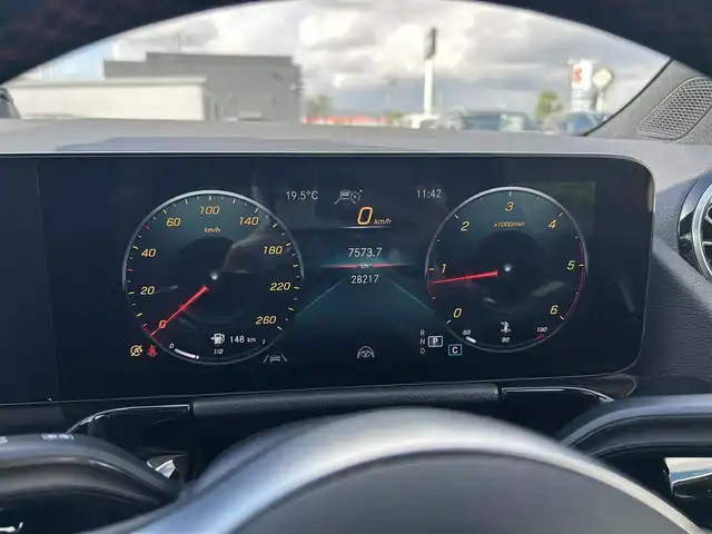 メルセデス・ベンツ ＧＬＡ２００ｄ 4マチック AMGライン 滋賀県 2021(令3)年 2.9万km コスモスブラック ワンオーナー/パノラマスライディングルーフ/ナビゲーションパッケージ/レーダーセーフティパッケージ/純正ナビ/地デジ/Bluetooth/ワイヤレス充電/全方位カメラ/黒半革/パワーシート/シートヒーター/純正19インチAW/ドライブレコーダー/ETC