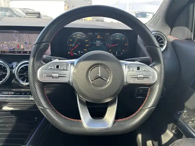 メルセデス・ベンツ ＧＬＡ２００ｄ 4マチック AMGライン 滋賀県 2021(令3)年 2.9万km コスモスブラック ワンオーナー/パノラマスライディングルーフ/ナビゲーションパッケージ/レーダーセーフティパッケージ/純正ナビ/地デジ/Bluetooth/ワイヤレス充電/全方位カメラ/黒半革/パワーシート/シートヒーター/純正19インチAW/ドライブレコーダー/ETC