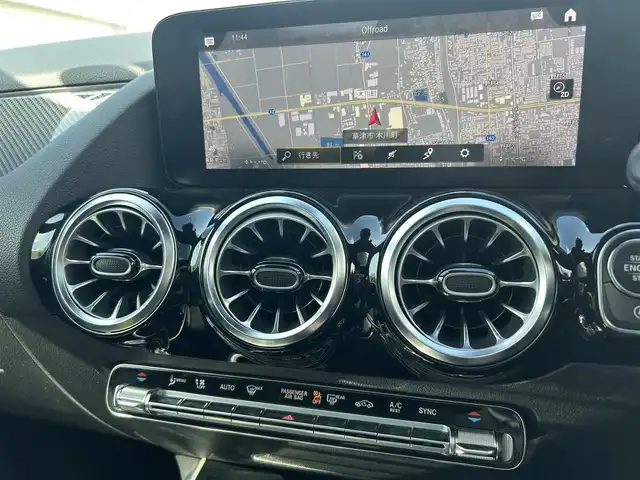 メルセデス・ベンツ ＧＬＡ２００ｄ 4マチック AMGライン 滋賀県 2021(令3)年 2.9万km コスモスブラック ワンオーナー/パノラマスライディングルーフ/ナビゲーションパッケージ/レーダーセーフティパッケージ/純正ナビ/地デジ/Bluetooth/ワイヤレス充電/全方位カメラ/黒半革/パワーシート/シートヒーター/純正19インチAW/ドライブレコーダー/ETC