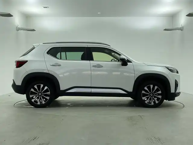 ホンダ ＷＲ－Ｖ Z+ 福井県 2024(令6)年 0.8万km プラチナホワイトパール 純正8型ナビ/(FM/AM/フルセグTV/Bluetooth）/バックカメラ/Honda SENSING/-CMBS　衝突軽減ブレーキ/-ACC　アダプティブクルーズ/-LKAS　車線維持支援システム/-前後パーキングセンサーシステム/-路外逸脱抑制機能/-標識認識機能/-オートハイビーム機能/-先行車発進お知らせ機能/ルーフレール/ハーフレザーシート/オートエアコン/オートライト/LED ヘッドライト＋フロントフォグライト/パドルシフト