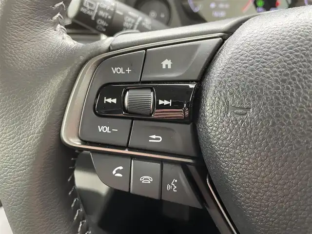 ホンダ ＷＲ－Ｖ Z+ 福井県 2024(令6)年 0.8万km プラチナホワイトパール 純正8型ナビ/(FM/AM/フルセグTV/Bluetooth）/バックカメラ/Honda SENSING/-CMBS　衝突軽減ブレーキ/-ACC　アダプティブクルーズ/-LKAS　車線維持支援システム/-前後パーキングセンサーシステム/-路外逸脱抑制機能/-標識認識機能/-オートハイビーム機能/-先行車発進お知らせ機能/ルーフレール/ハーフレザーシート/オートエアコン/オートライト/LED ヘッドライト＋フロントフォグライト/パドルシフト