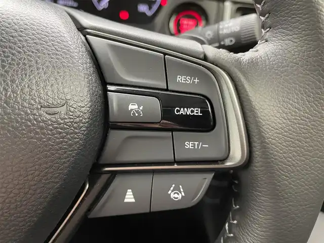 ホンダ ＷＲ－Ｖ Z+ 福井県 2024(令6)年 0.8万km プラチナホワイトパール 純正8型ナビ/(FM/AM/フルセグTV/Bluetooth）/バックカメラ/Honda SENSING/-CMBS　衝突軽減ブレーキ/-ACC　アダプティブクルーズ/-LKAS　車線維持支援システム/-前後パーキングセンサーシステム/-路外逸脱抑制機能/-標識認識機能/-オートハイビーム機能/-先行車発進お知らせ機能/ルーフレール/ハーフレザーシート/オートエアコン/オートライト/LED ヘッドライト＋フロントフォグライト/パドルシフト