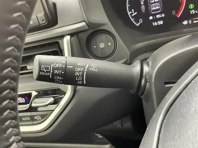 ホンダ ＷＲ－Ｖ Z+ 福井県 2024(令6)年 0.8万km プラチナホワイトパール 純正8型ナビ/(FM/AM/フルセグTV/Bluetooth）/バックカメラ/Honda SENSING/-CMBS　衝突軽減ブレーキ/-ACC　アダプティブクルーズ/-LKAS　車線維持支援システム/-前後パーキングセンサーシステム/-路外逸脱抑制機能/-標識認識機能/-オートハイビーム機能/-先行車発進お知らせ機能/ルーフレール/ハーフレザーシート/オートエアコン/オートライト/LED ヘッドライト＋フロントフォグライト/パドルシフト