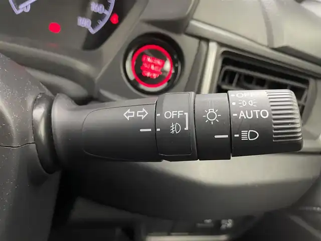 ホンダ ＷＲ－Ｖ Z+ 福井県 2024(令6)年 0.8万km プラチナホワイトパール 純正8型ナビ/(FM/AM/フルセグTV/Bluetooth）/バックカメラ/Honda SENSING/-CMBS　衝突軽減ブレーキ/-ACC　アダプティブクルーズ/-LKAS　車線維持支援システム/-前後パーキングセンサーシステム/-路外逸脱抑制機能/-標識認識機能/-オートハイビーム機能/-先行車発進お知らせ機能/ルーフレール/ハーフレザーシート/オートエアコン/オートライト/LED ヘッドライト＋フロントフォグライト/パドルシフト