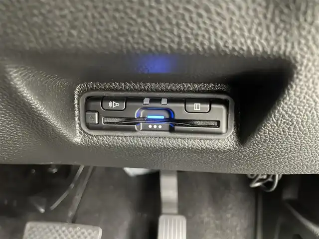 ホンダ ＷＲ－Ｖ Z+ 福井県 2024(令6)年 0.8万km プラチナホワイトパール 純正8型ナビ/(FM/AM/フルセグTV/Bluetooth）/バックカメラ/Honda SENSING/-CMBS　衝突軽減ブレーキ/-ACC　アダプティブクルーズ/-LKAS　車線維持支援システム/-前後パーキングセンサーシステム/-路外逸脱抑制機能/-標識認識機能/-オートハイビーム機能/-先行車発進お知らせ機能/ルーフレール/ハーフレザーシート/オートエアコン/オートライト/LED ヘッドライト＋フロントフォグライト/パドルシフト