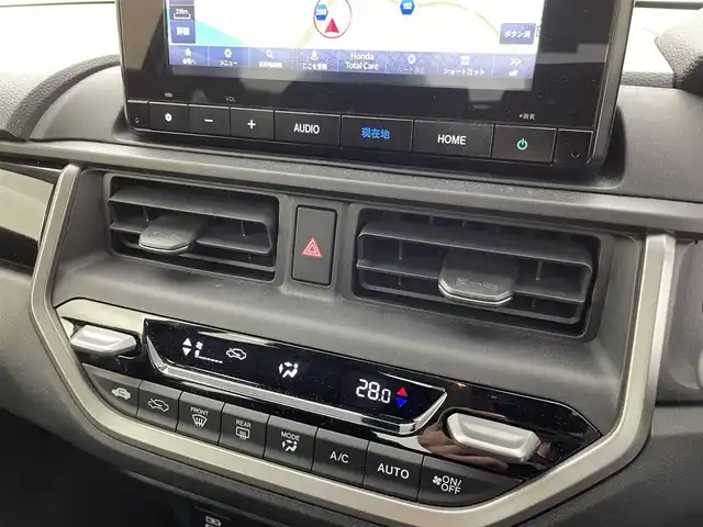 ホンダ ＷＲ－Ｖ Z+ 福井県 2024(令6)年 0.8万km プラチナホワイトパール 純正8型ナビ/(FM/AM/フルセグTV/Bluetooth）/バックカメラ/Honda SENSING/-CMBS　衝突軽減ブレーキ/-ACC　アダプティブクルーズ/-LKAS　車線維持支援システム/-前後パーキングセンサーシステム/-路外逸脱抑制機能/-標識認識機能/-オートハイビーム機能/-先行車発進お知らせ機能/ルーフレール/ハーフレザーシート/オートエアコン/オートライト/LED ヘッドライト＋フロントフォグライト/パドルシフト