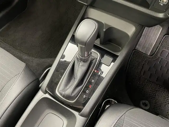 ホンダ ＷＲ－Ｖ Z+ 福井県 2024(令6)年 0.8万km プラチナホワイトパール 純正8型ナビ/(FM/AM/フルセグTV/Bluetooth）/バックカメラ/Honda SENSING/-CMBS　衝突軽減ブレーキ/-ACC　アダプティブクルーズ/-LKAS　車線維持支援システム/-前後パーキングセンサーシステム/-路外逸脱抑制機能/-標識認識機能/-オートハイビーム機能/-先行車発進お知らせ機能/ルーフレール/ハーフレザーシート/オートエアコン/オートライト/LED ヘッドライト＋フロントフォグライト/パドルシフト