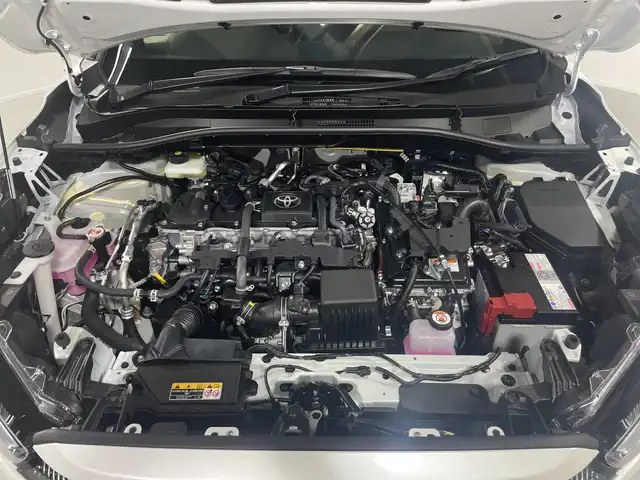 トヨタ カローラ クロス ハイブリッド Z 神奈川県 2025(令7)年 0.1千km パール 登録済未使用車/純正10.5型ディプレイオーディオ/ナビ　フルセグ　AM　FM　USB　Bluetooth　Miracast/パノラマルーフ/パノラミックビューモニターカメラ/トヨタセーフティセンス/レーダークルーズコントロール/ブラインドスポットモニター/シートヒーター前席/シートベンチレーション/ステアリングヒーター/パワーシート運転席/ハーフレザー/ETC/スマートキー/プッシュスタート/フロアマット/LEDヘッドランプ/純正18インチ/フォグランプ/オートライト/ウィンカーミラー/アイドリングストップ/プリクラッシュセーフティ/レーントレーシングアシスト/レーンディバチャーアラート/ロードサインアシスト/ドライバー異常時対応システム/ブロアクティブドライビングアシスト/発進遅れ告知機能