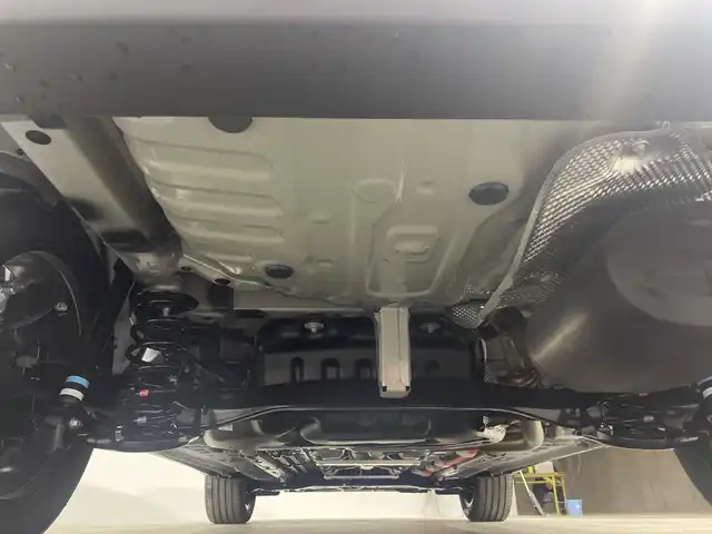 トヨタ カローラ クロス ハイブリッド Z 神奈川県 2025(令7)年 0.1千km パール 登録済未使用車/純正10.5型ディプレイオーディオ/ナビ　フルセグ　AM　FM　USB　Bluetooth　Miracast/パノラマルーフ/パノラミックビューモニターカメラ/トヨタセーフティセンス/レーダークルーズコントロール/ブラインドスポットモニター/シートヒーター前席/シートベンチレーション/ステアリングヒーター/パワーシート運転席/ハーフレザー/ETC/スマートキー/プッシュスタート/フロアマット/LEDヘッドランプ/純正18インチ/フォグランプ/オートライト/ウィンカーミラー/アイドリングストップ/プリクラッシュセーフティ/レーントレーシングアシスト/レーンディバチャーアラート/ロードサインアシスト/ドライバー異常時対応システム/ブロアクティブドライビングアシスト/発進遅れ告知機能