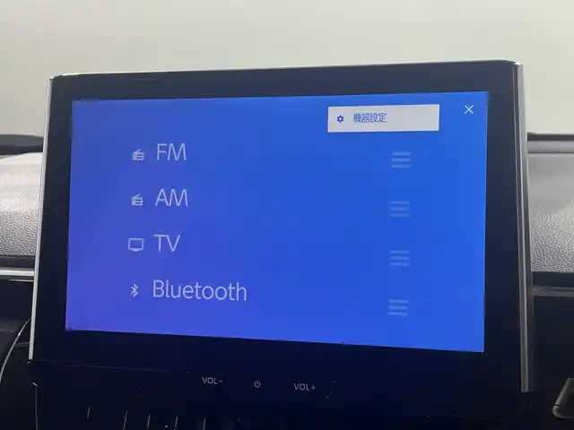 トヨタ カローラ クロス ハイブリッド Z 神奈川県 2025(令7)年 0.1千km パール 登録済未使用車/純正10.5型ディプレイオーディオ/ナビ　フルセグ　AM　FM　USB　Bluetooth　Miracast/パノラマルーフ/パノラミックビューモニターカメラ/トヨタセーフティセンス/レーダークルーズコントロール/ブラインドスポットモニター/シートヒーター前席/シートベンチレーション/ステアリングヒーター/パワーシート運転席/ハーフレザー/ETC/スマートキー/プッシュスタート/フロアマット/LEDヘッドランプ/純正18インチ/フォグランプ/オートライト/ウィンカーミラー/アイドリングストップ/プリクラッシュセーフティ/レーントレーシングアシスト/レーンディバチャーアラート/ロードサインアシスト/ドライバー異常時対応システム/ブロアクティブドライビングアシスト/発進遅れ告知機能