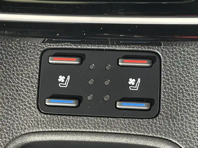 トヨタ カローラ クロス ハイブリッド Z 神奈川県 2025(令7)年 0.1千km パール 登録済未使用車/純正10.5型ディプレイオーディオ/ナビ　フルセグ　AM　FM　USB　Bluetooth　Miracast/パノラマルーフ/パノラミックビューモニターカメラ/トヨタセーフティセンス/レーダークルーズコントロール/ブラインドスポットモニター/シートヒーター前席/シートベンチレーション/ステアリングヒーター/パワーシート運転席/ハーフレザー/ETC/スマートキー/プッシュスタート/フロアマット/LEDヘッドランプ/純正18インチ/フォグランプ/オートライト/ウィンカーミラー/アイドリングストップ/プリクラッシュセーフティ/レーントレーシングアシスト/レーンディバチャーアラート/ロードサインアシスト/ドライバー異常時対応システム/ブロアクティブドライビングアシスト/発進遅れ告知機能