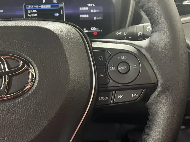 トヨタ カローラ クロス ハイブリッド Z 神奈川県 2025(令7)年 0.1千km パール 登録済未使用車/純正10.5型ディプレイオーディオ/ナビ　フルセグ　AM　FM　USB　Bluetooth　Miracast/パノラマルーフ/パノラミックビューモニターカメラ/トヨタセーフティセンス/レーダークルーズコントロール/ブラインドスポットモニター/シートヒーター前席/シートベンチレーション/ステアリングヒーター/パワーシート運転席/ハーフレザー/ETC/スマートキー/プッシュスタート/フロアマット/LEDヘッドランプ/純正18インチ/フォグランプ/オートライト/ウィンカーミラー/アイドリングストップ/プリクラッシュセーフティ/レーントレーシングアシスト/レーンディバチャーアラート/ロードサインアシスト/ドライバー異常時対応システム/ブロアクティブドライビングアシスト/発進遅れ告知機能