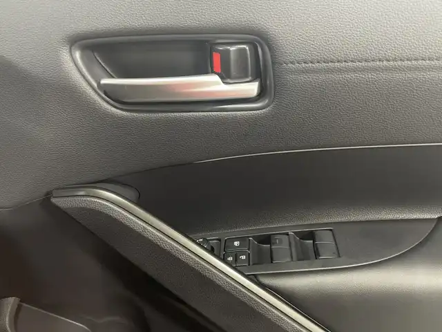 トヨタ カローラ クロス ハイブリッド Z 神奈川県 2025(令7)年 0.1千km パール 登録済未使用車/純正10.5型ディプレイオーディオ/ナビ　フルセグ　AM　FM　USB　Bluetooth　Miracast/パノラマルーフ/パノラミックビューモニターカメラ/トヨタセーフティセンス/レーダークルーズコントロール/ブラインドスポットモニター/シートヒーター前席/シートベンチレーション/ステアリングヒーター/パワーシート運転席/ハーフレザー/ETC/スマートキー/プッシュスタート/フロアマット/LEDヘッドランプ/純正18インチ/フォグランプ/オートライト/ウィンカーミラー/アイドリングストップ/プリクラッシュセーフティ/レーントレーシングアシスト/レーンディバチャーアラート/ロードサインアシスト/ドライバー異常時対応システム/ブロアクティブドライビングアシスト/発進遅れ告知機能