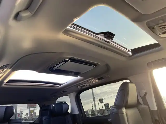 トヨタ ヴェルファイア Z Gエディション 滋賀県 2017(平29)年 7.2万km ホワイトパールクリスタルシャイン サンルーフ/フリップダウンモニター/両側パワースライドドア/社外11インチナビ【EX11Z】/（AM/FM/CD/DVD/フルセグ/Bluetooth/HDMI）/バックカメラ/ビルトインETC/電動リアゲート/トヨタセーフティセンス/・ブレーキアシスト/・プリクラッシュブレーキアシスト/・ヒルスタート（坂道発進）アシスト/・TCS（トラクションコントロールシステム）/・VDC（ビークルダイナミクスコントロール）/・車間自動制御システム/・ASCD（オートスピードコントロール装置）/・ABS（アンチロックブレーキシステム）/・バックビューモニター/・コーナー・バックセンサー（ソナー）/運転席・助手席シートヒーター/電動格納ミラー/電子パーキング/ブレーキホールド/ステアリングスイッチ/ステアリングヒーター/オートライト/LEDヘッドライト/フロントフォグ/フルオートエアコン/USB端子/プッシュスタート/スマートキー/純正アルミホイール積込